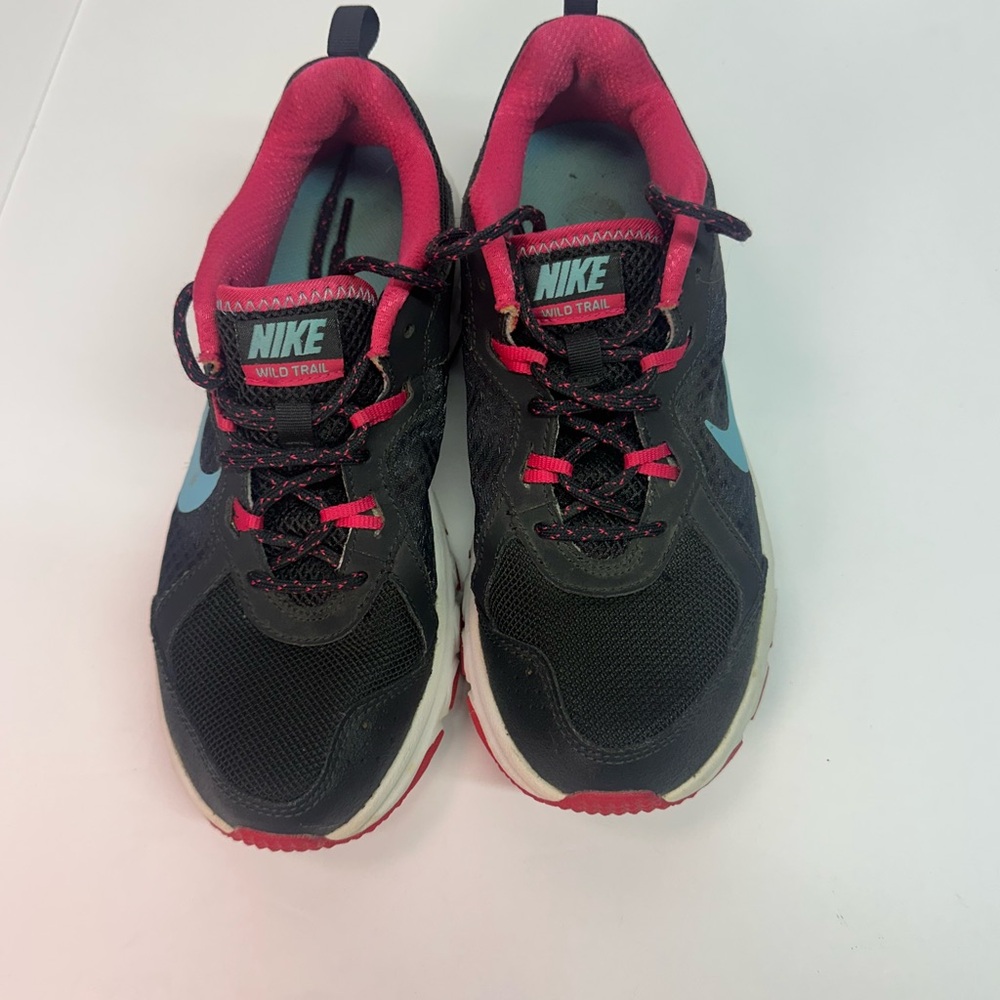 Nike Black and Pink wild trail low Shoes size‎ 8